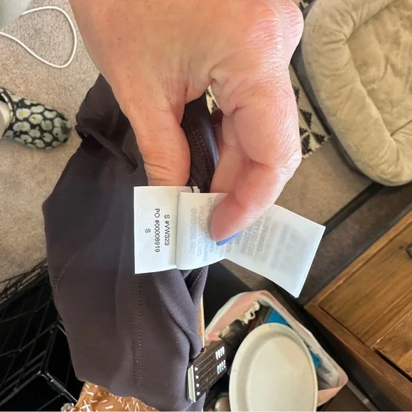 Vuori Daily High-Waisted Leggings in Sangria Small Short - Picture 9 of 10